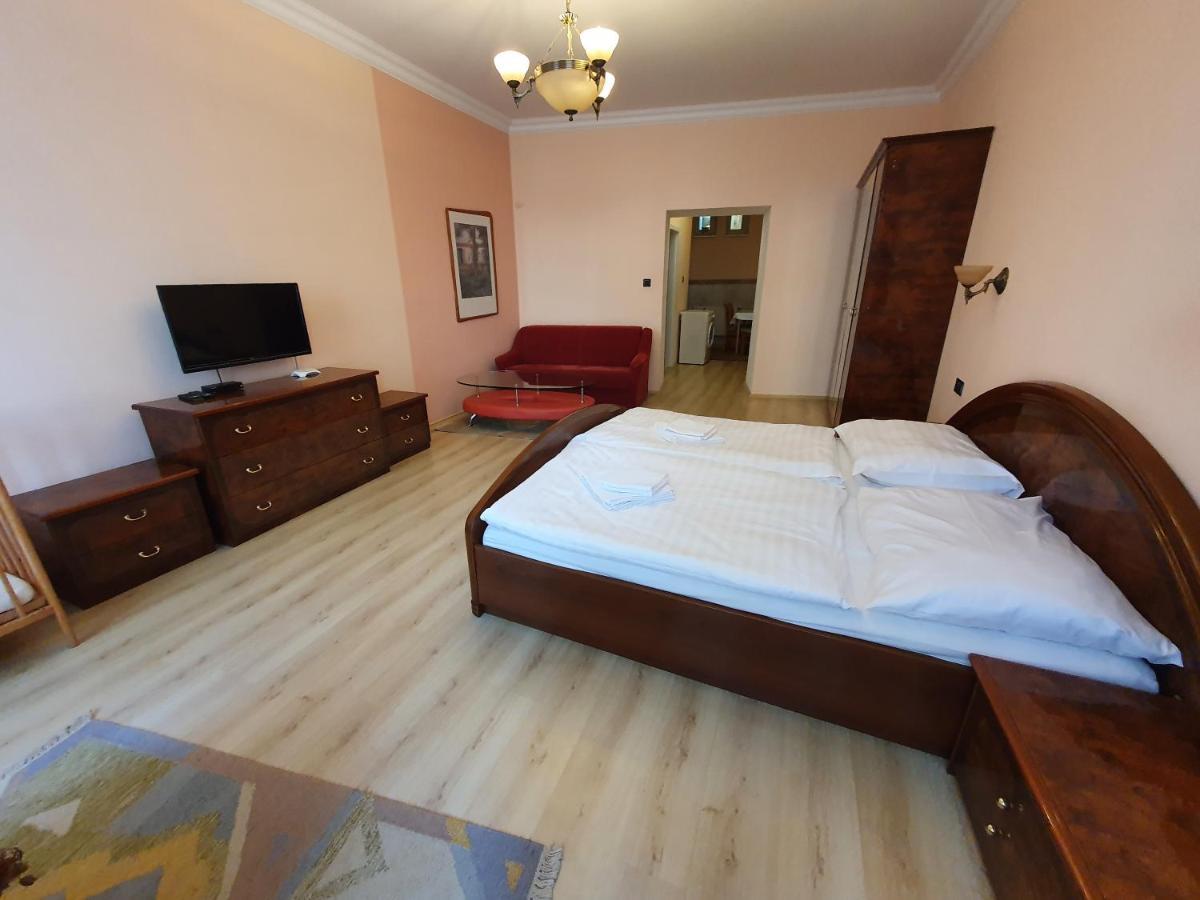 Evergreen Apartments Hotel Карлови Вари Екстериор снимка