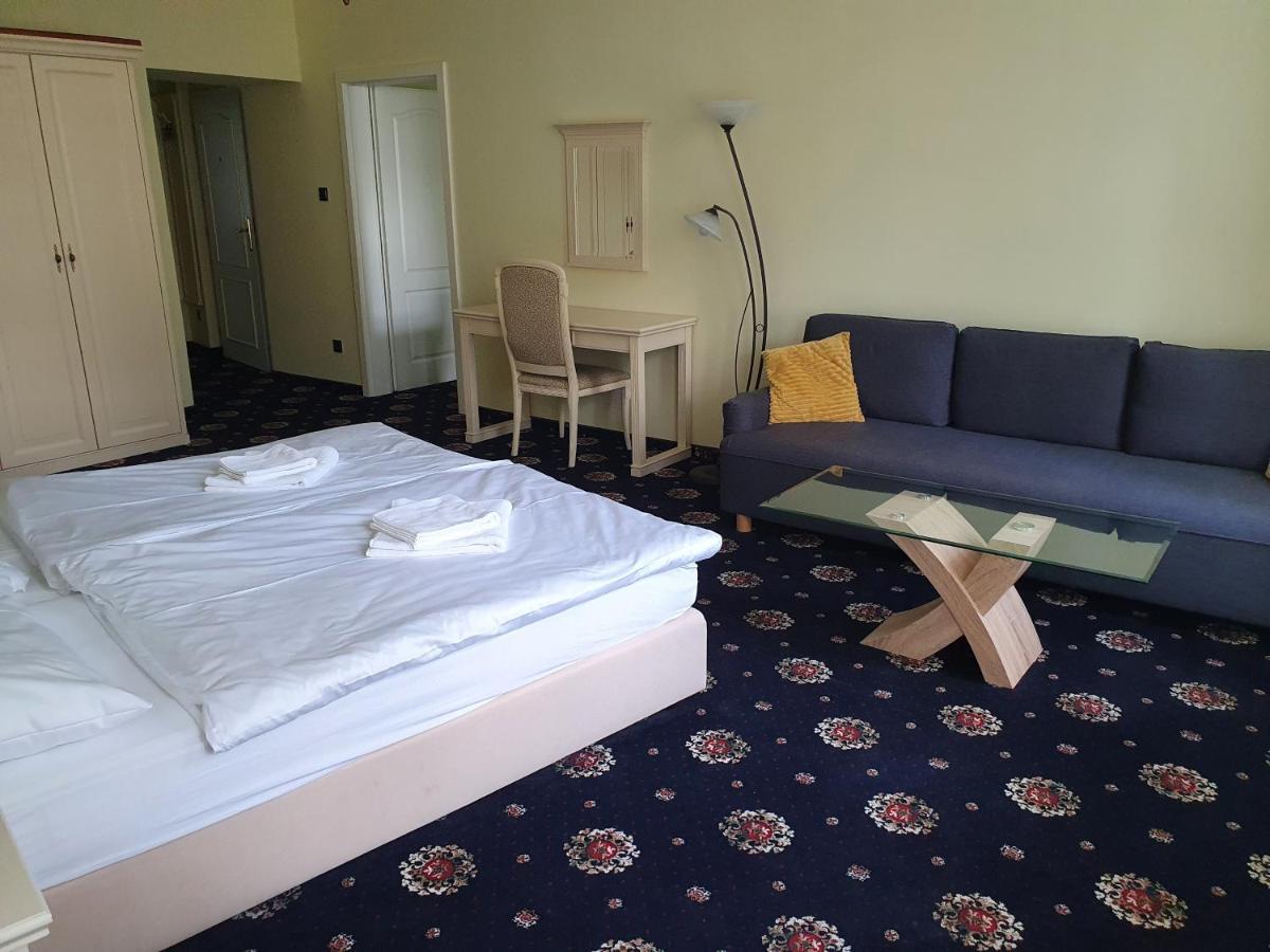 Evergreen Apartments Hotel Карлови Вари Екстериор снимка