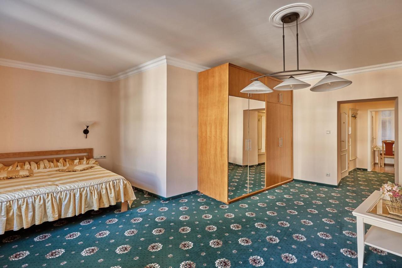 Evergreen Apartments Hotel Карлови Вари Екстериор снимка